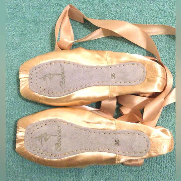 Pink Satin Ballet Pointe Slippers - Picture 6 of 9